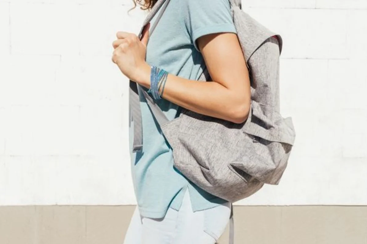 Fizyoterapist Uyarısı: Sırt Çantası Takarken Yapılan ve Ağrıya Davetiye Çıkaran 3 Büyük Hata