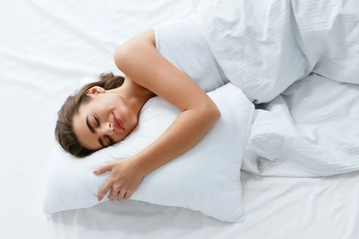Uyku Pozisyonları: Sırt Üstü mü, Yan mı, Yüz Üstü mü? En Sağlıklı Yatış Şekli Hangisi?