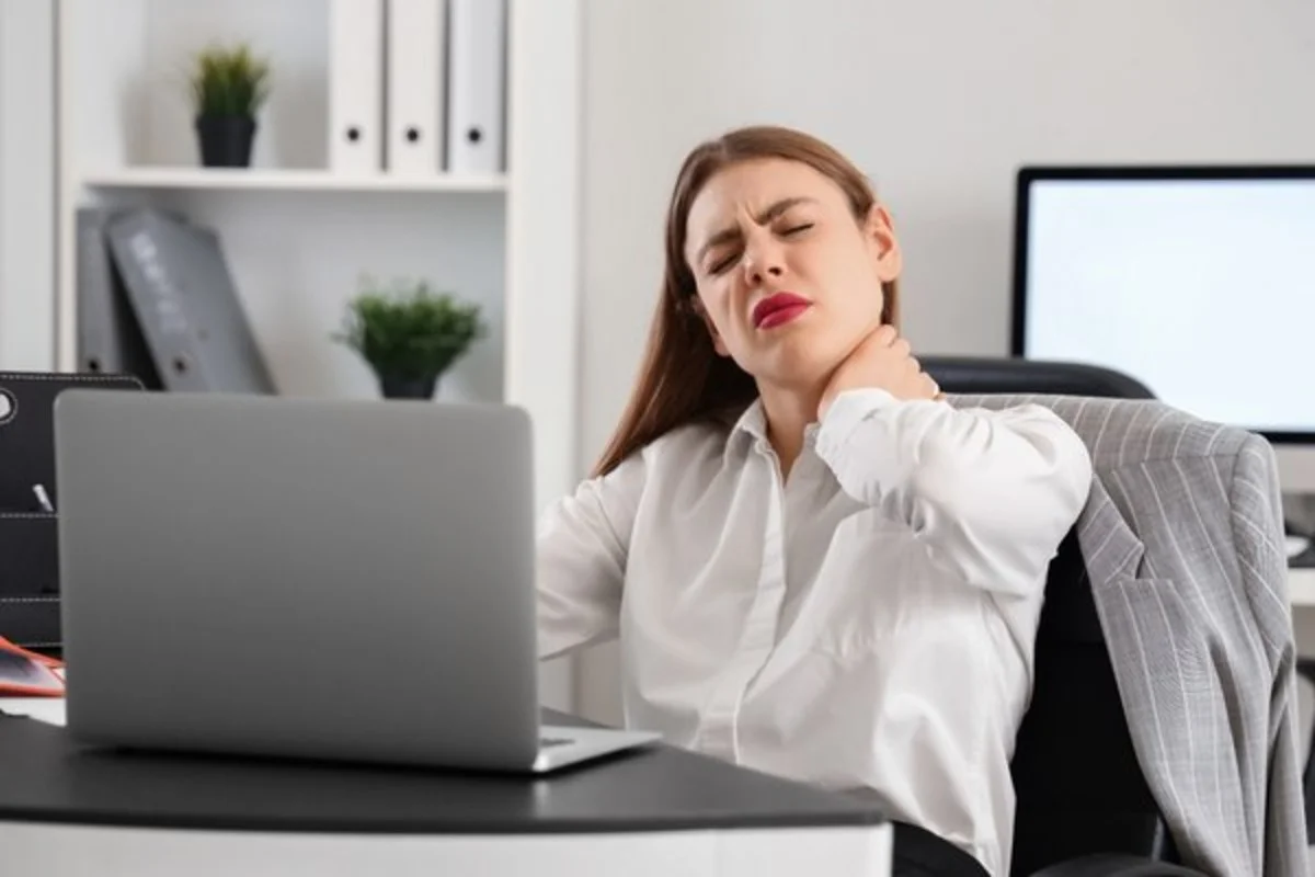 Boyun Düzleşmesini 15 Günde Azaltacak Etkili ve Güvenli 5 Ev Egzersizi