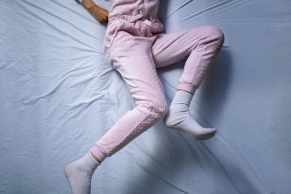 Huzursuz Bacak Sendromu İçin Fizyoterapi Çözümleri: Ağrıları Hafifletin, Uyku Kalitenizi Artırın!