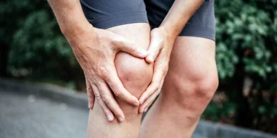 Menisküs Yırtığı Belirtileri ve Tedavisi: Her Diz Ağrısı Ameliyat mı Demek?