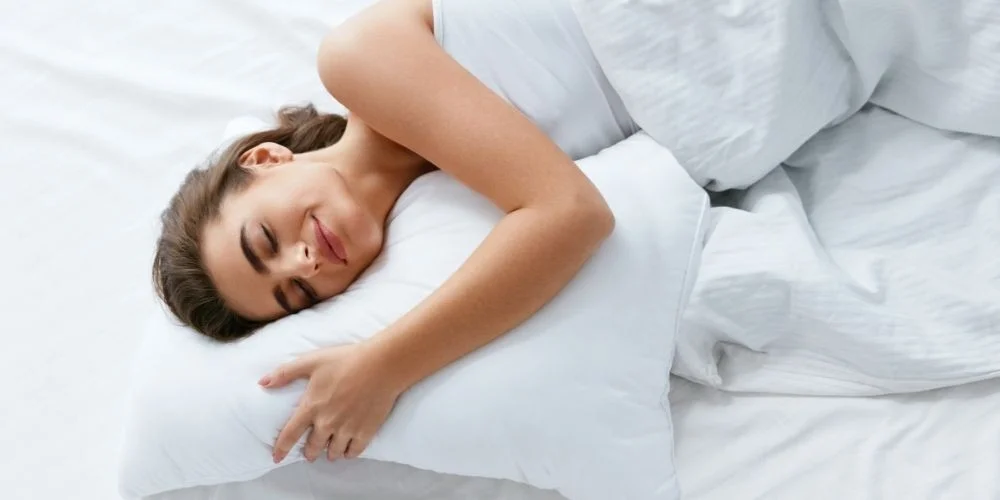 Uyku Pozisyonları: Sırt Üstü mü, Yan mı, Yüz Üstü mü? En Sağlıklı Yatış Şekli Hangisi?
